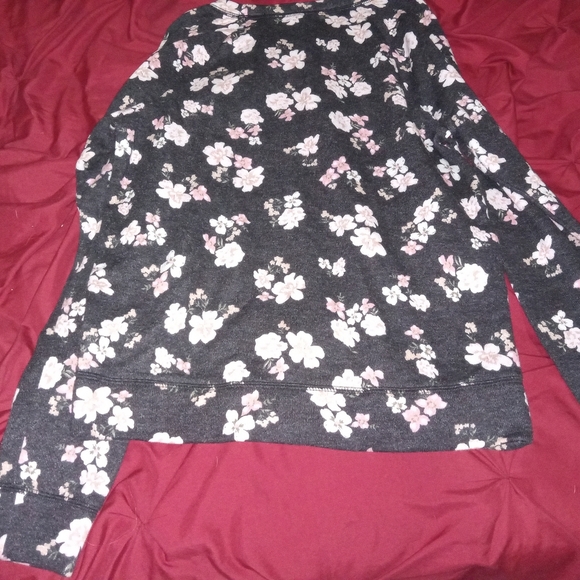 Victoria's Secret Black and Pink Floral Sweater - Picture 5 of 9